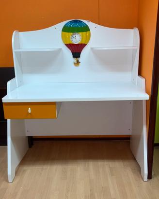 Scrivania per bambini con orologio integrato