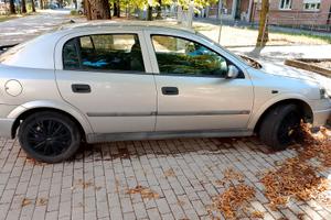 Opel Astra 1.4 benzina anno 2001