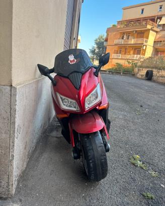 Moto elettrica giocattolo