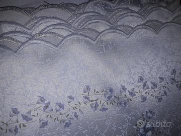 Copriletto in raso di seta azzurro