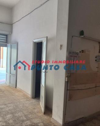 PRESSI VIA FARDELLA - Garage di 100 mq ca