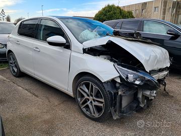 Peugeot 308 anno 2015 ricambi usati