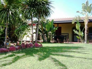 Calabria Villino con giardino a due passi dal mare