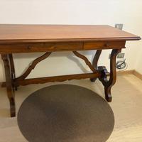 Scrivania in stile classico