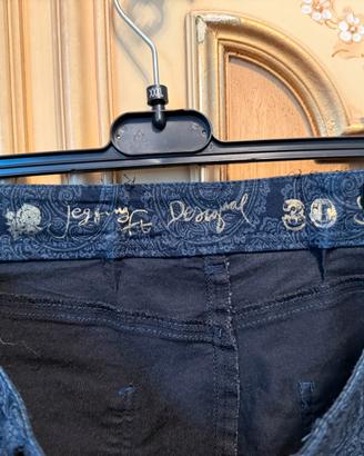 Pantaloni desigual