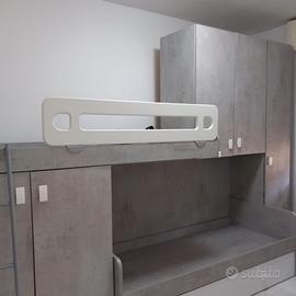 Cameretta con scrivania