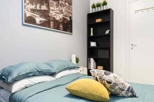 Stanza in appartamento di 220 m² a Cesano Boscone