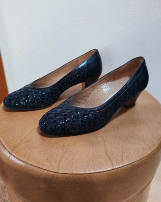 Scarpa décolleté pari al nuovo numero 37
