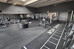 Spazio fitness attrezzato per personal trainer