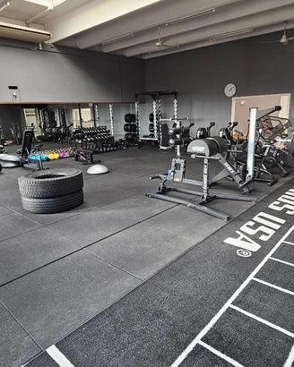 Spazio fitness attrezzato per personal trainer