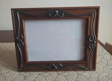 Cornice in legno e ferro battuto 