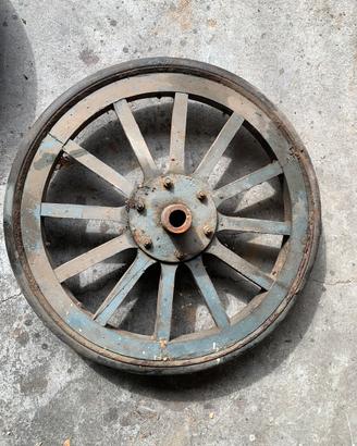 Ruota in legno massicio