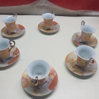 set di tazzine con piattini in porcellana