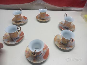 set di tazzine con piattini in porcellana