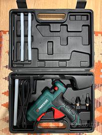 Trapano e pistola per colla a caldo