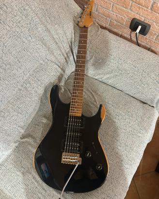 Chitarra elettrica Yamaha ERG121C