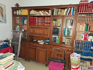 Libreria in massello con vetrine + scrivania