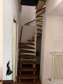 Scala chiocciola in metallo e legno h 294 cm