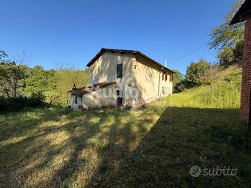Rustico / Casale di 260 m² con più di 5 locali e p