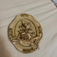 Quadretto ovale con rose beige e oro