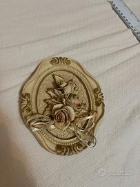 Quadretto ovale con rose beige e oro