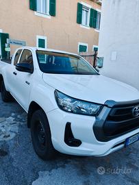 Toyota Hilux pick up extra cab