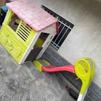 Casetta per bambini con scivolo – gioco da giardin