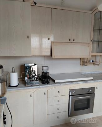 cucina componibile con forno e fornelli 