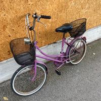 Tre bici da passeggio