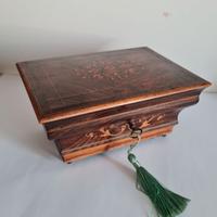 Antica scatola  a urna in  legno, portagioie