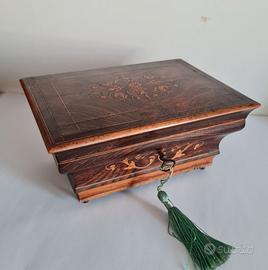 Antica scatola  a urna in  legno, portagioie