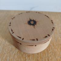 Scatola in legno intarsiato portagioie