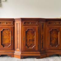 Elegante Credenza in Noce e Radica