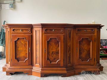 Elegante Credenza in Noce e Radica