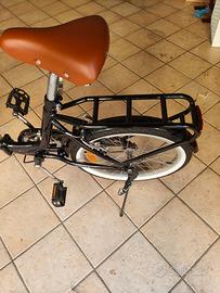 bicicletta pieghevole modello Graziella.