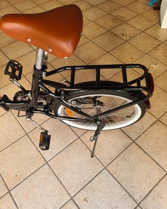 bicicletta pieghevole modello Graziella.