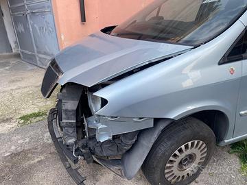 Lancia phedra 2.2 diese anno 2003