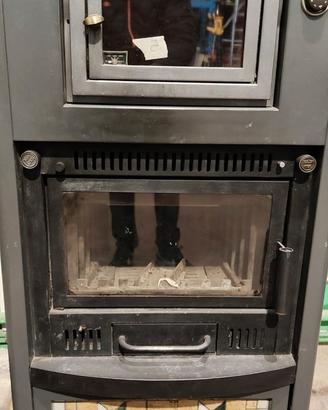 Stufa a legna con forno