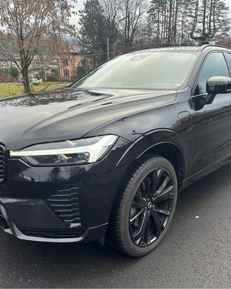 Volvo XC 60 T6 Plug-in hybrid Ultra Dark - 2025