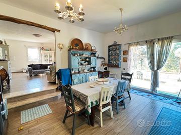 Ampia proprietà Indipendente su lotto di 12000mq