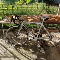 Bici  Pinarello fullcarbon monocoque 24HM12K