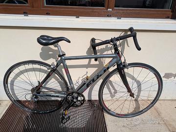 Bici corsa Fuji