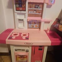 cucinetta con accessori vari