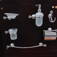 ACCESSORI BAGNO CON PARTICOLARI IN VETRO
