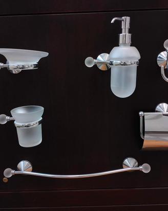 ACCESSORI BAGNO CON PARTICOLARI IN VETRO
