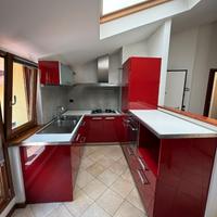 Cucina Binova componibile/o lineare, rosso laccato