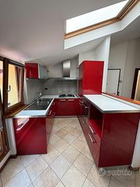 Cucina Binova componibile/o lineare, rosso laccato