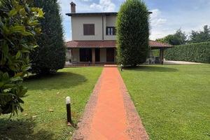 Villa di 239 m² con 5 locali e box auto doppio a R