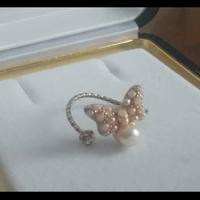 Anello da mignolo regolabile con perle 