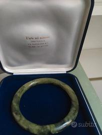 Bracciale tondo in giada Oriente